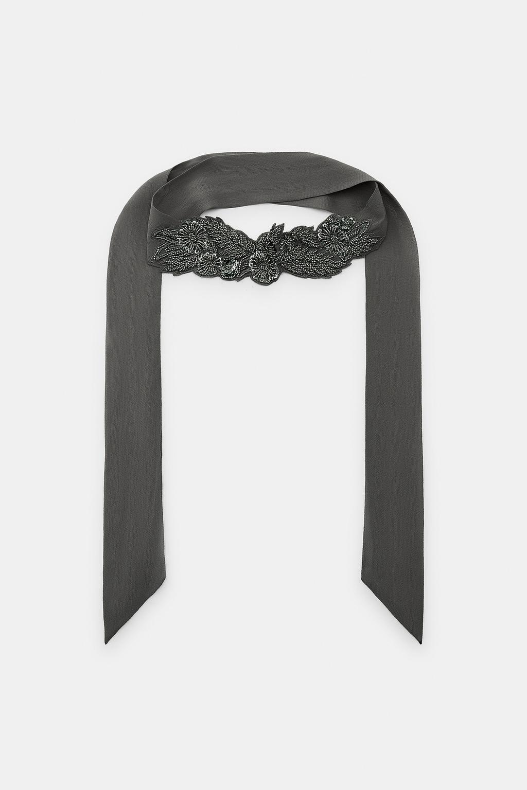 БАНДАНА ИЗ КРЕПА С ВЫШИВКОЙ И БУСИНАМИ