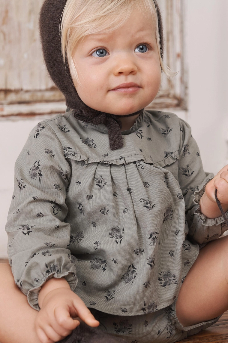 Блузка в цветочный узор с маленькими оборками - лимитированная серия