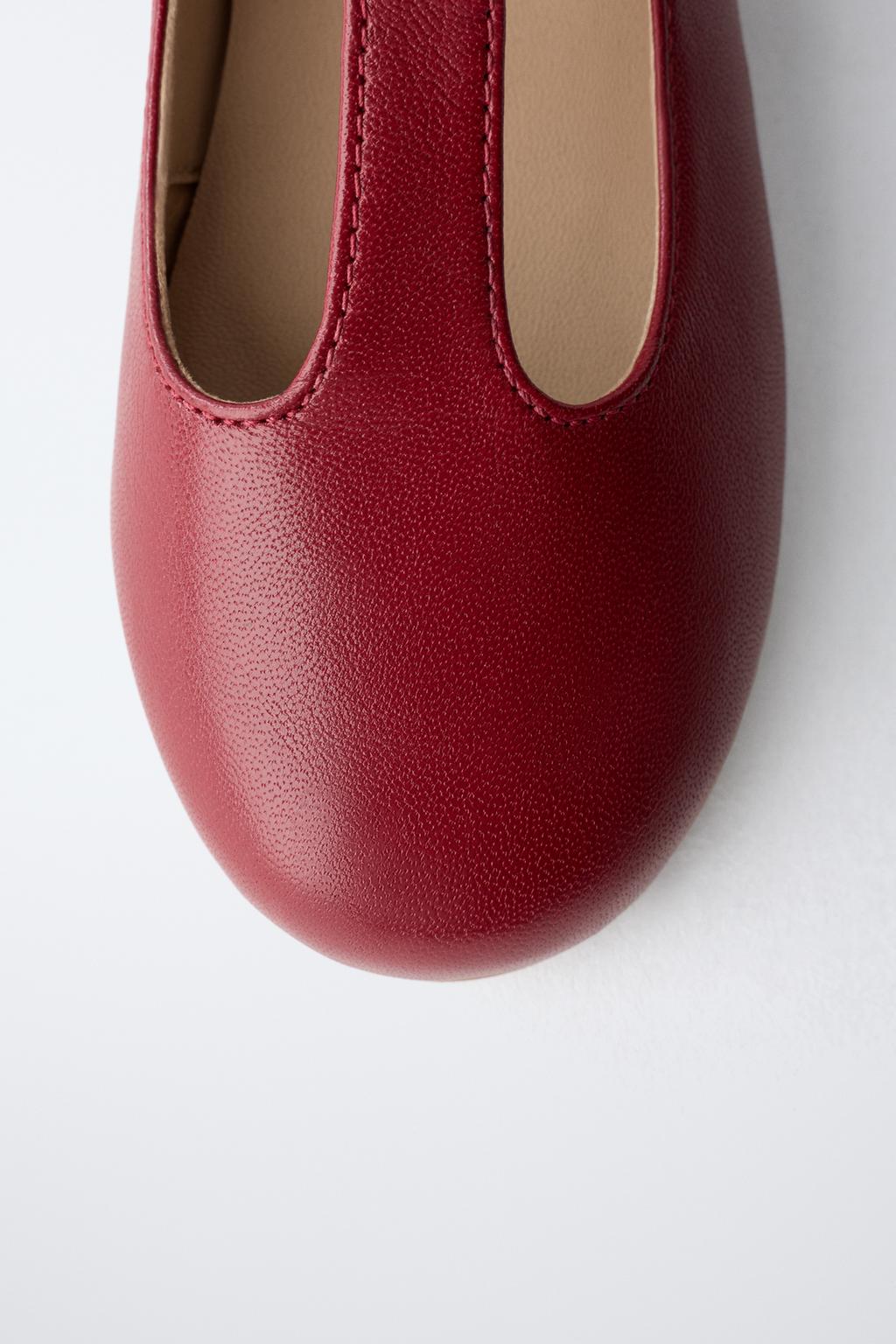 Туфли-балетки из ограниченной коллекции с застежкой на t-образной ленте из кожи