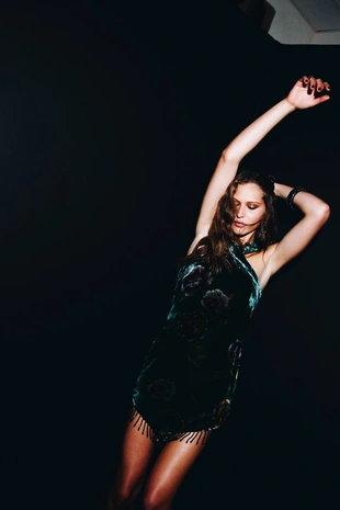 Бархатное платье с бахромой- Заказать в России