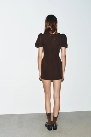 Короткое платье со складками и карманами