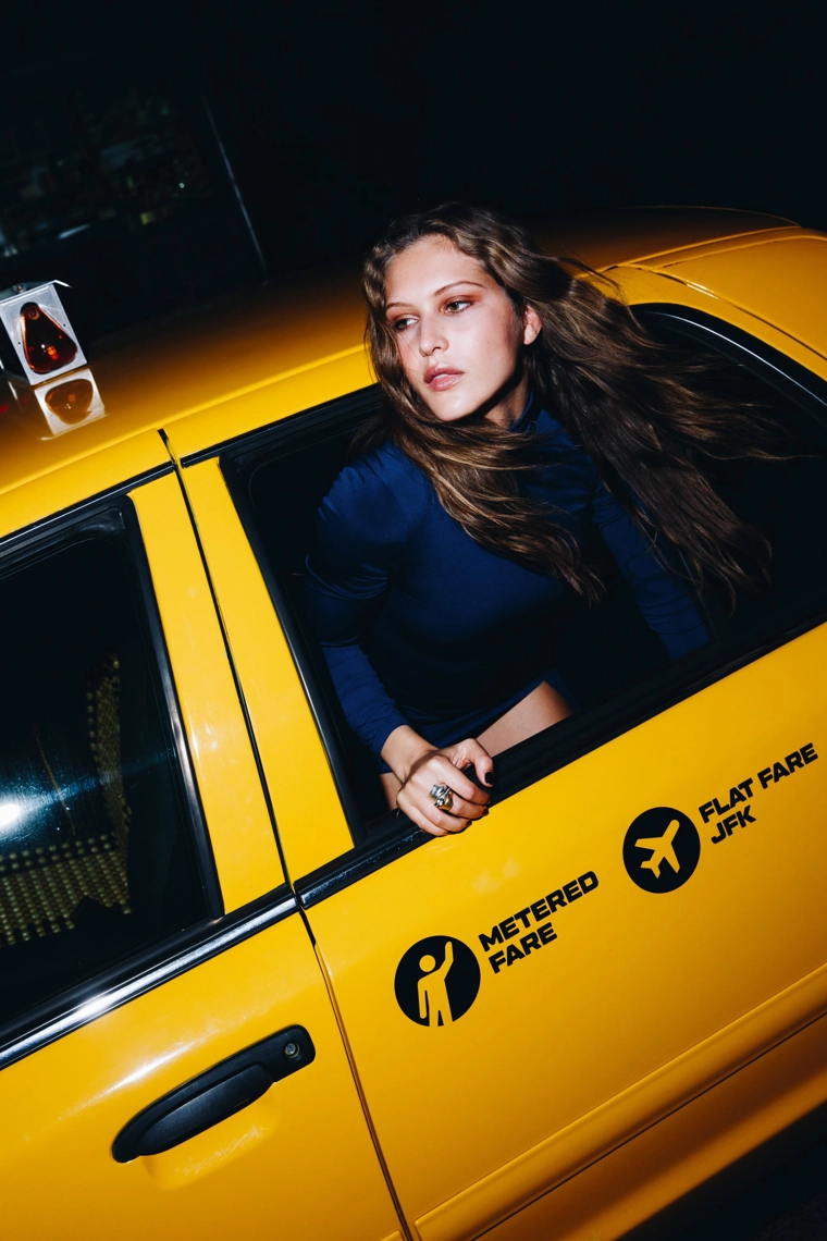 Короткое платье с поясом