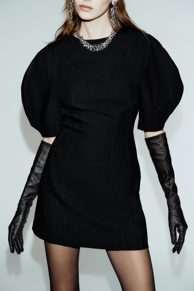 Короткое платье с рукавами-глобусами