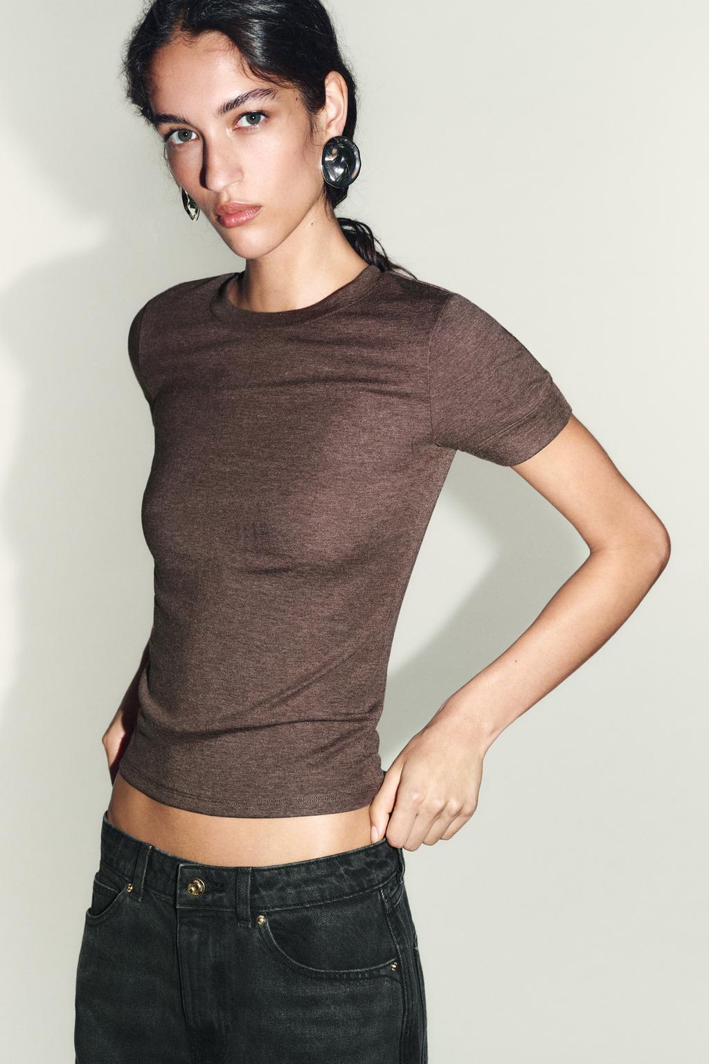 МИНИМАЛИСТИЧНАЯ ФУТБОЛКА С КОРОТКИМИ РУКАВАМИ