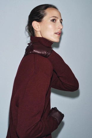 Свитер оверсайз из 100% шерсти с высоким воротником- Заказать в России