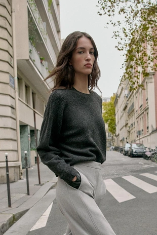 Свитер из мягкого трикотажа- Заказать в России