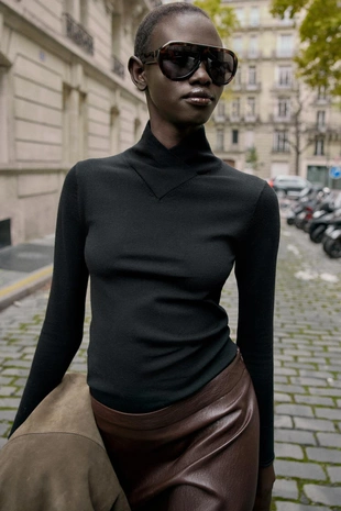 Свитер из шерсти с высоким воротником назапах- Заказать в России