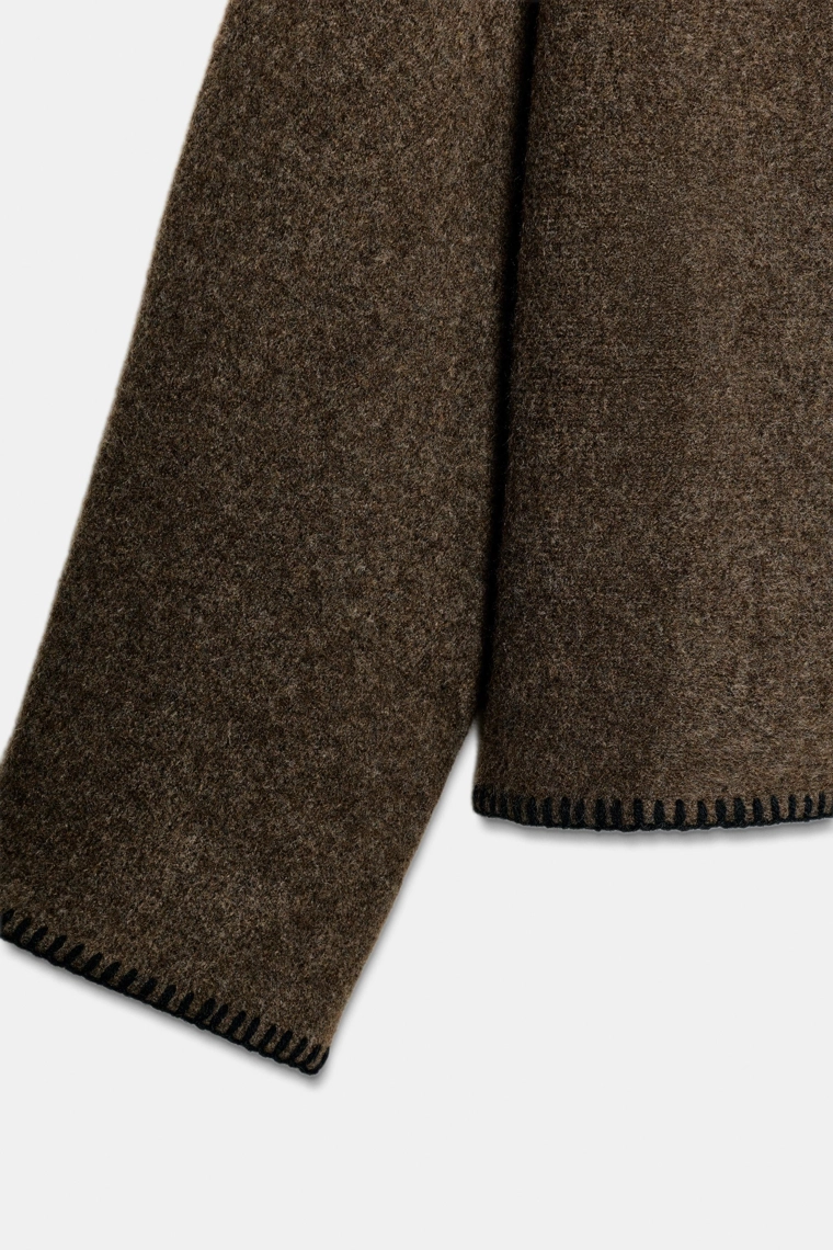 Джемпер с контрастной отстрочкой