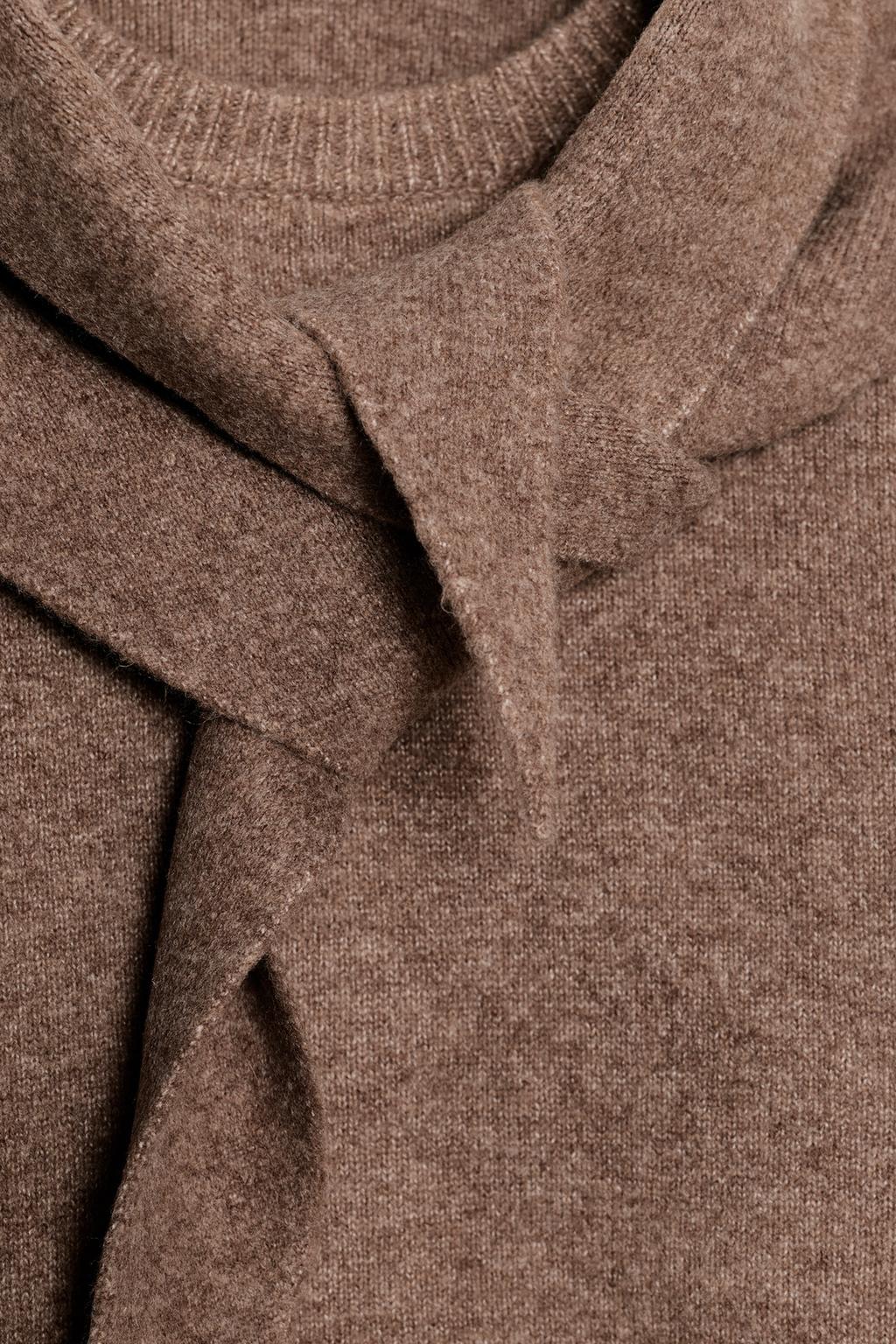 СВИТЕР С ШАРФОМ