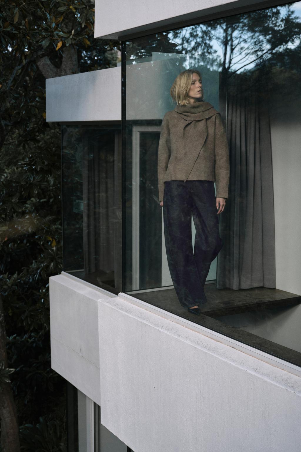 СВИТЕР С ШАРФОМ