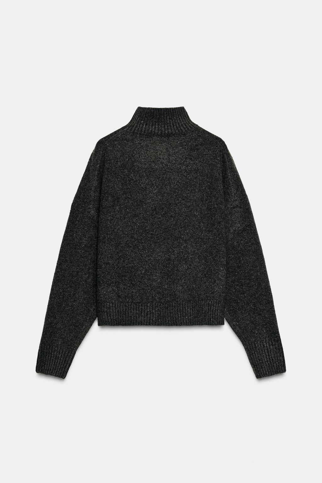 МЯГКИЙ ТРИКОТАЖНЫЙ СВИТЕР С ВОРОТНИКОМ-СТОЙКОЙ