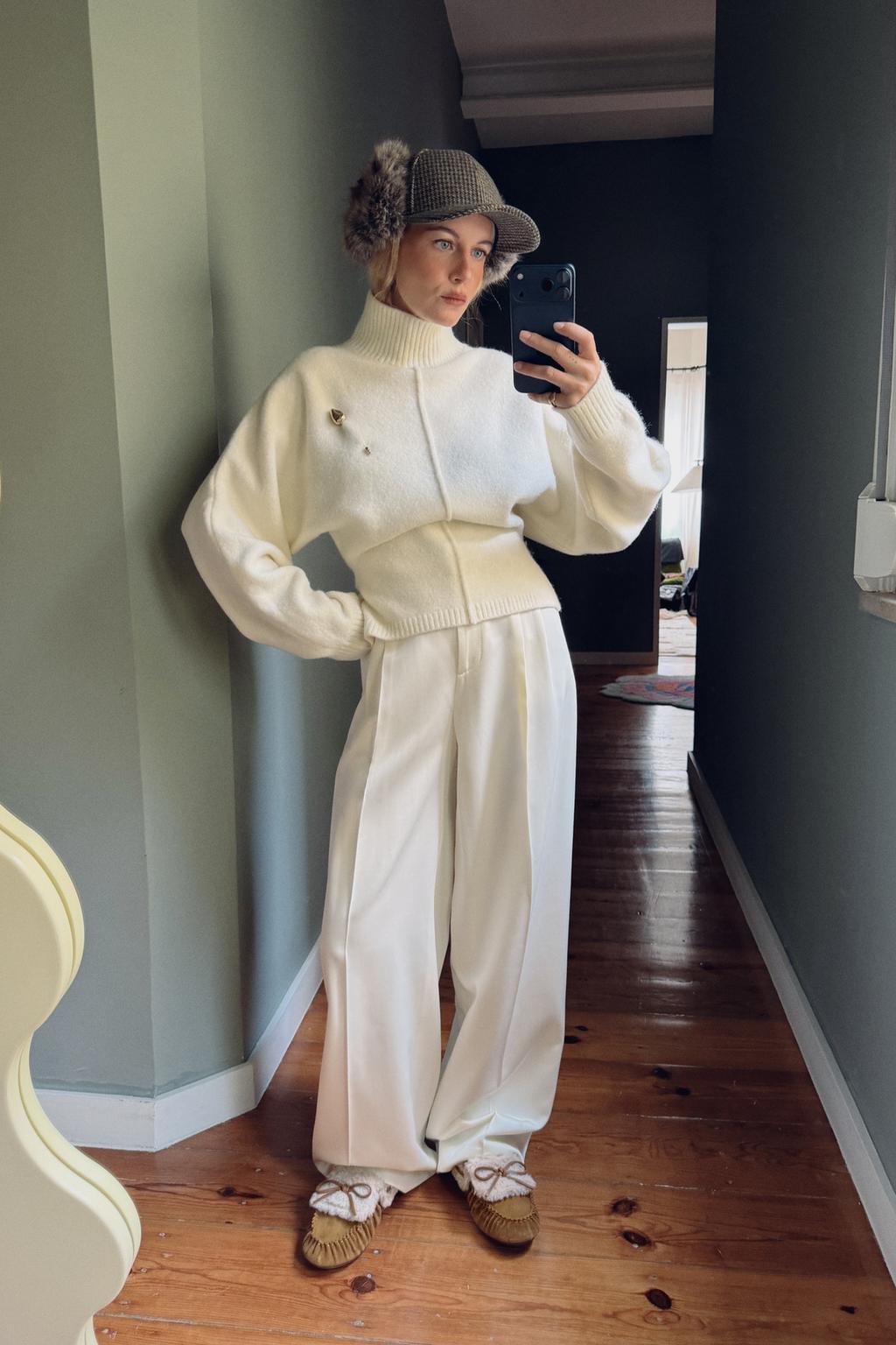 МЯГКИЙ СВИТЕР С ВЫСОКИМ ВОРОТНИКОМ