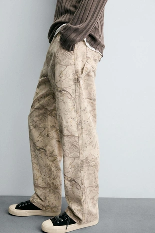 Брюки карго с абстрактным принтом- Заказать в России