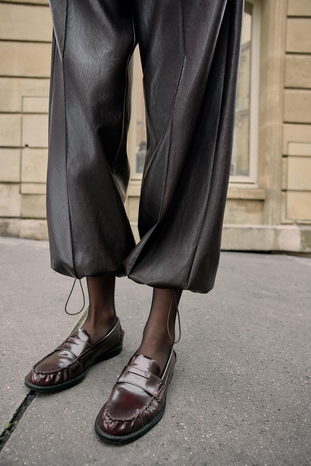 БРЮКИ-БОМБЕРЫ ИЗ ИСКУССТВЕННОЙ КОЖИ