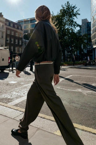 Брюки с широкими штанинами и двойным поясом