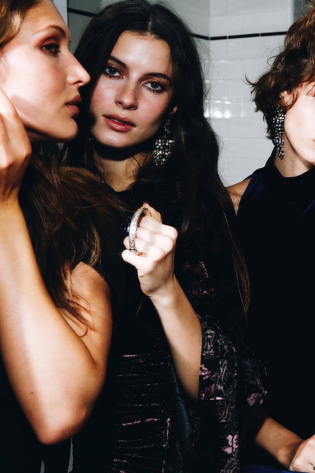 БАРХАТНОЕ ПЛАТЬЕ СО СБОРКАМИ