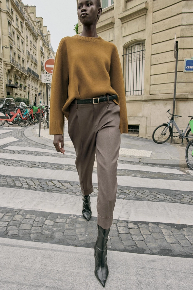 Брюки с подворотами и поясом