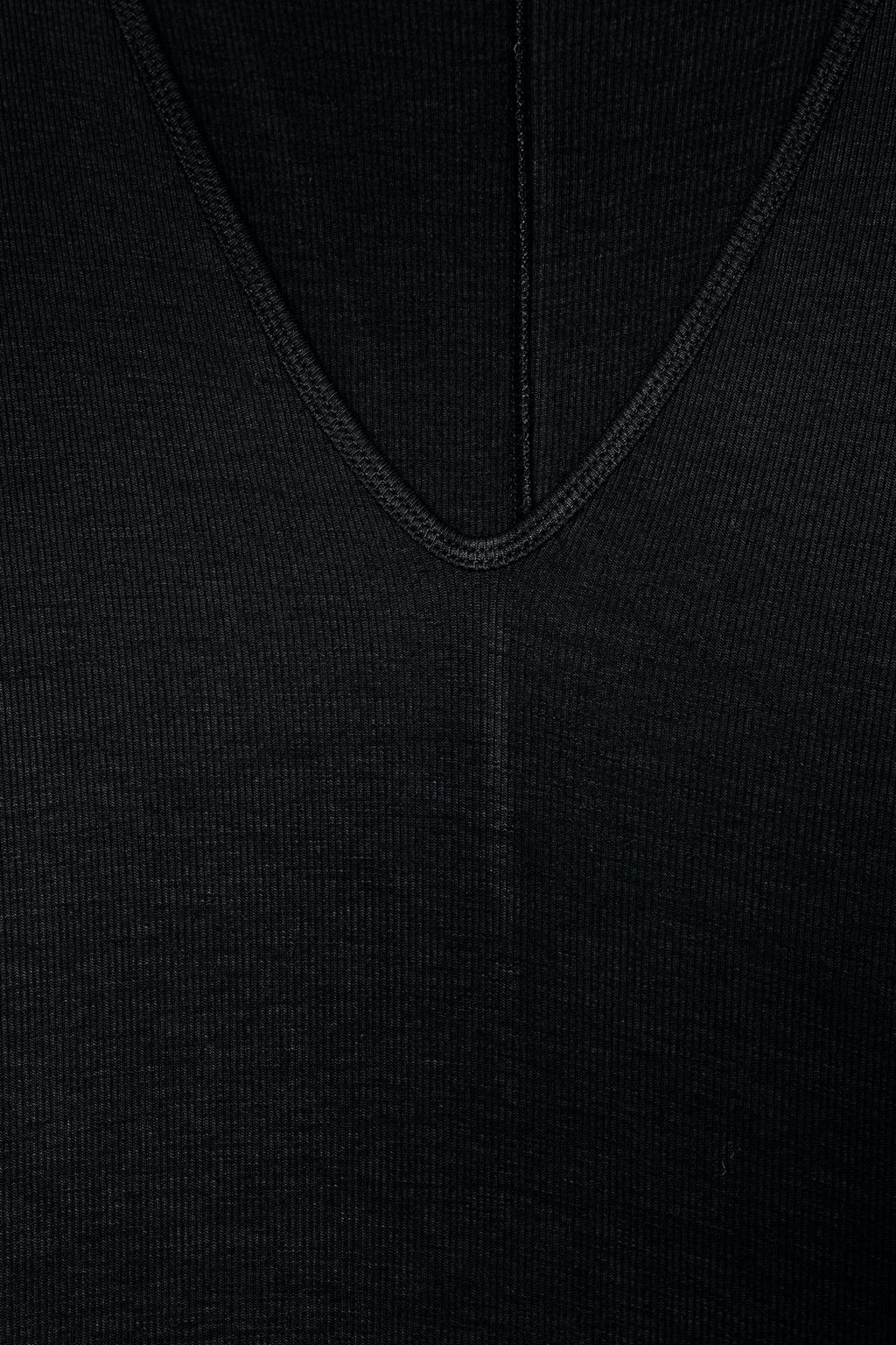 ДЛИННОЕ ПЛАТЬЕ С V-ОБРАЗНЫМ ВЫРЕЗОМ