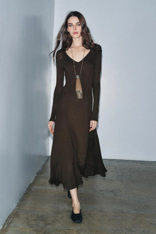 Длинное платье с V-образным вырезом- Заказать в России