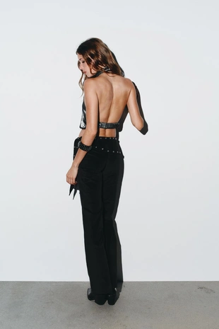 Эластичный топ с горловиной халтер- Заказать в России