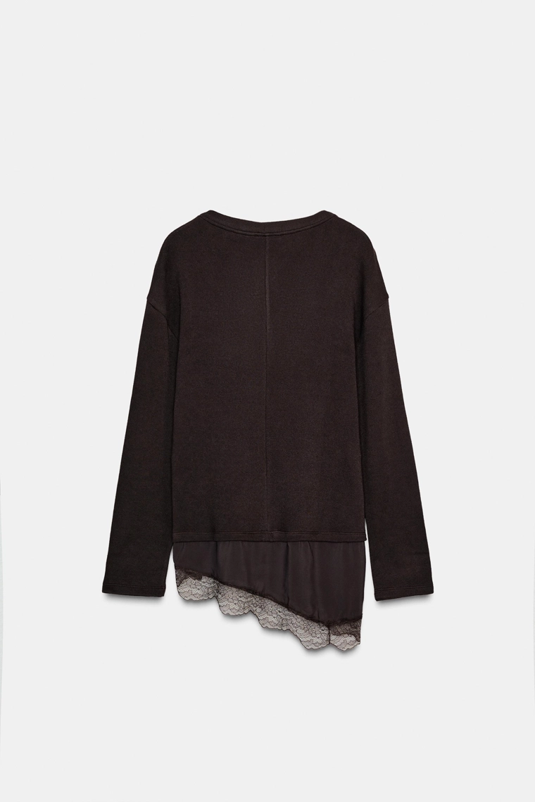 Футболка с кружевными вставками