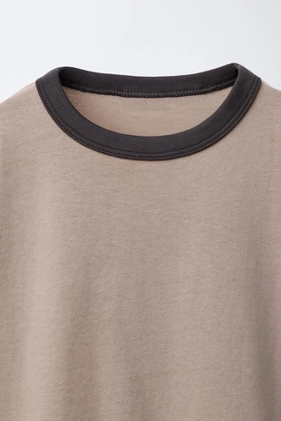 Набор из двух однотонных футболок с окантовкой- Заказать в России