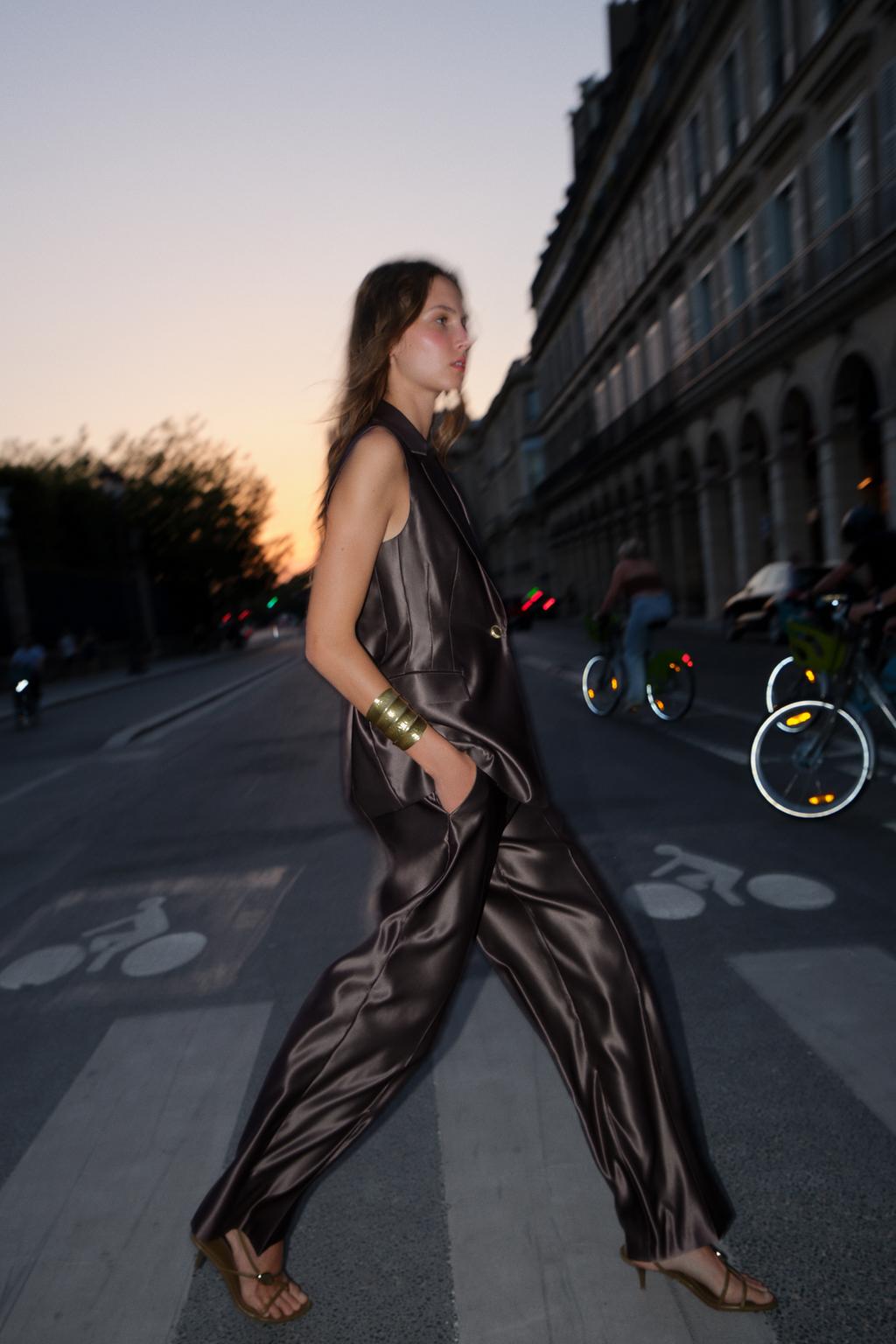 АТЛАСНЫЙ ЖИЛЕТ