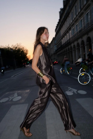 Атласный жилет