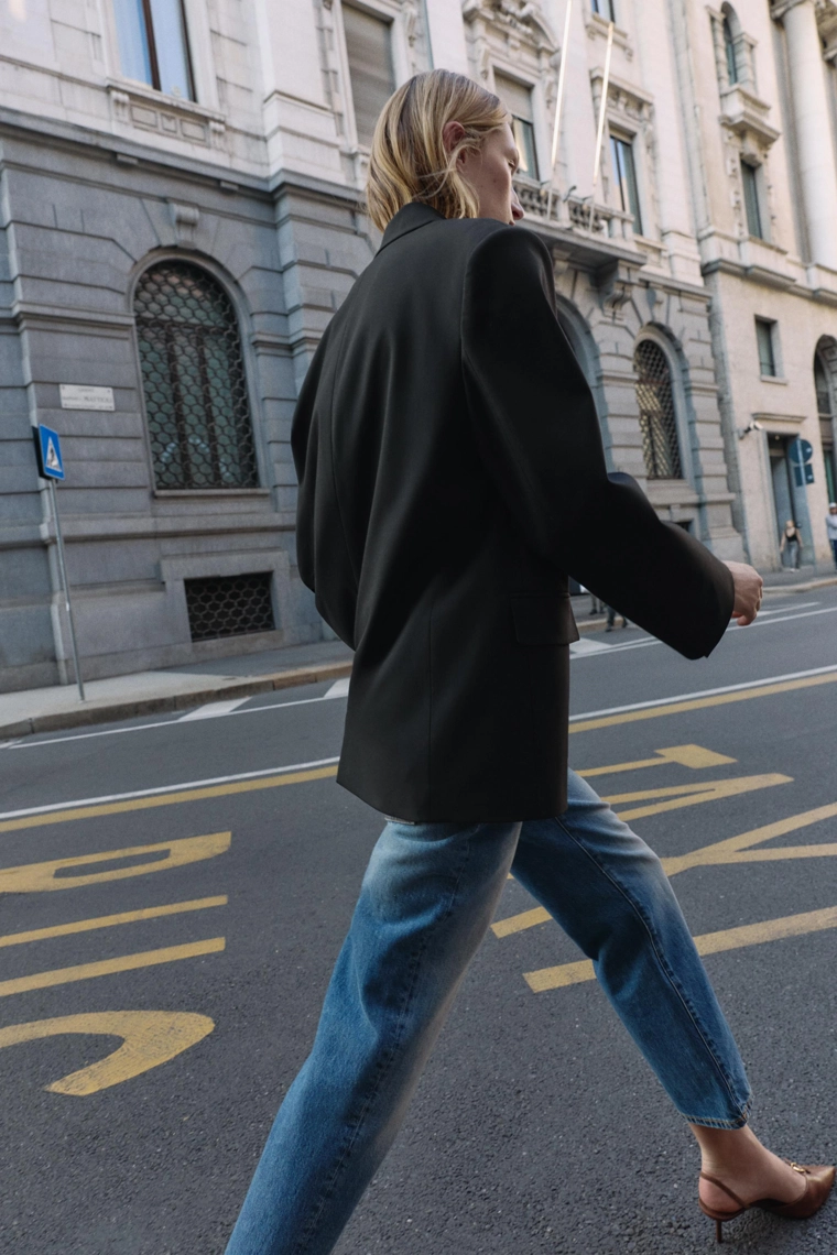 Пиджак оверсайз с двубортной застежкой