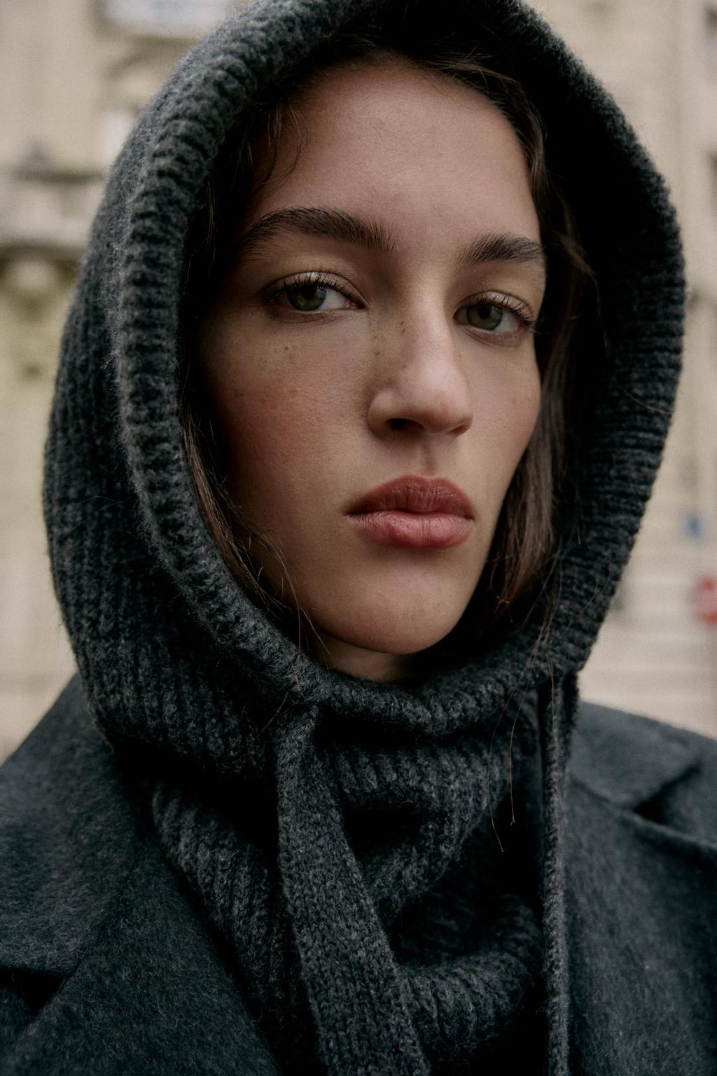 КАПЮШОН ИЗ ТРИКОТАЖА В РУБЧИК