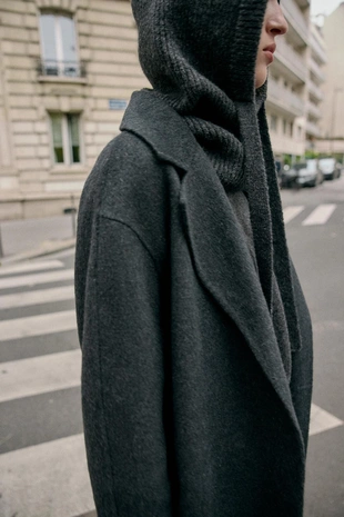 Капюшон из трикотажа в рубчик