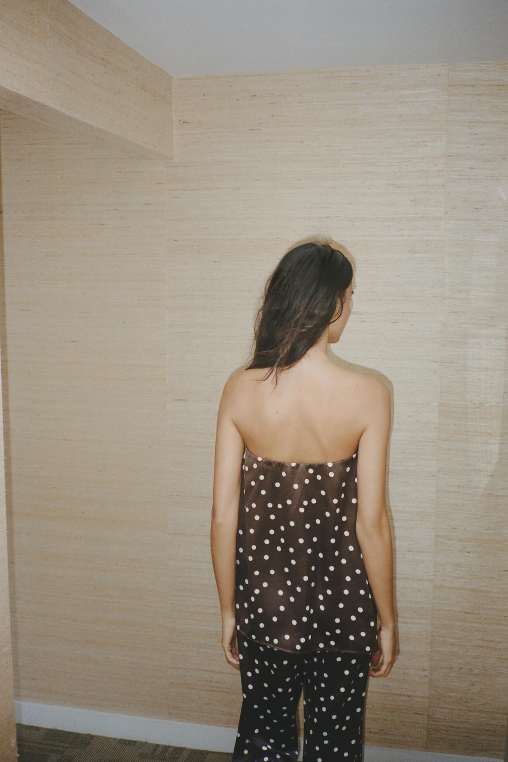 АТЛАСНЫЙ ТОП БЕЗ БРЕТЕЛЕЙ