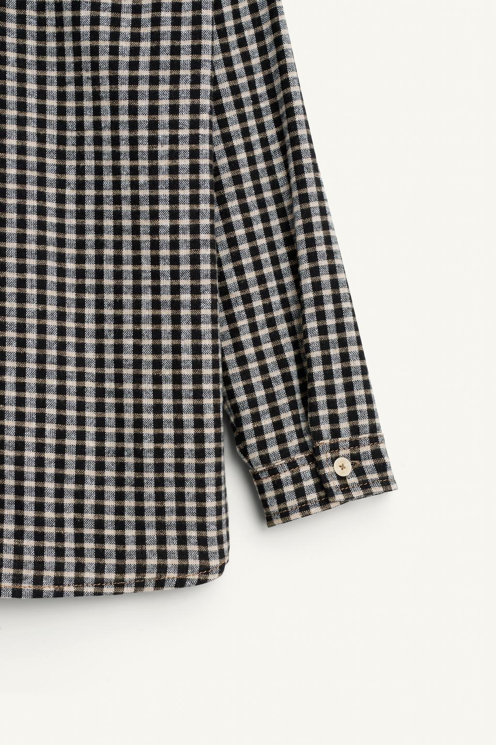 Рубашка в клетку с отложным воротником