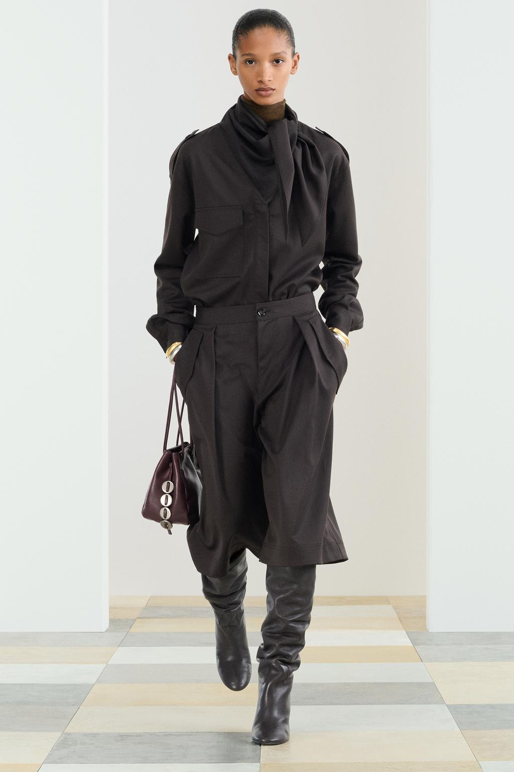 Кожаные ботфорты с ремешками