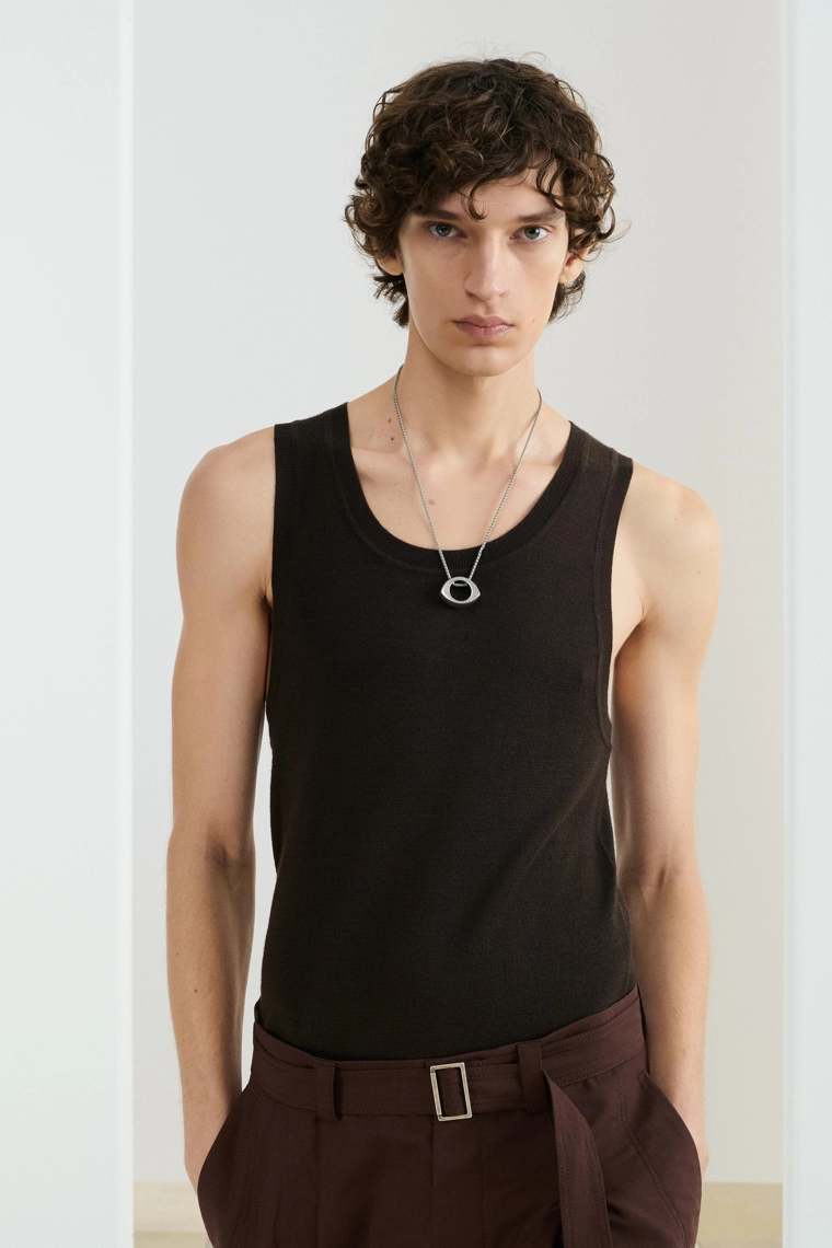 Вязаный топ без рукавов