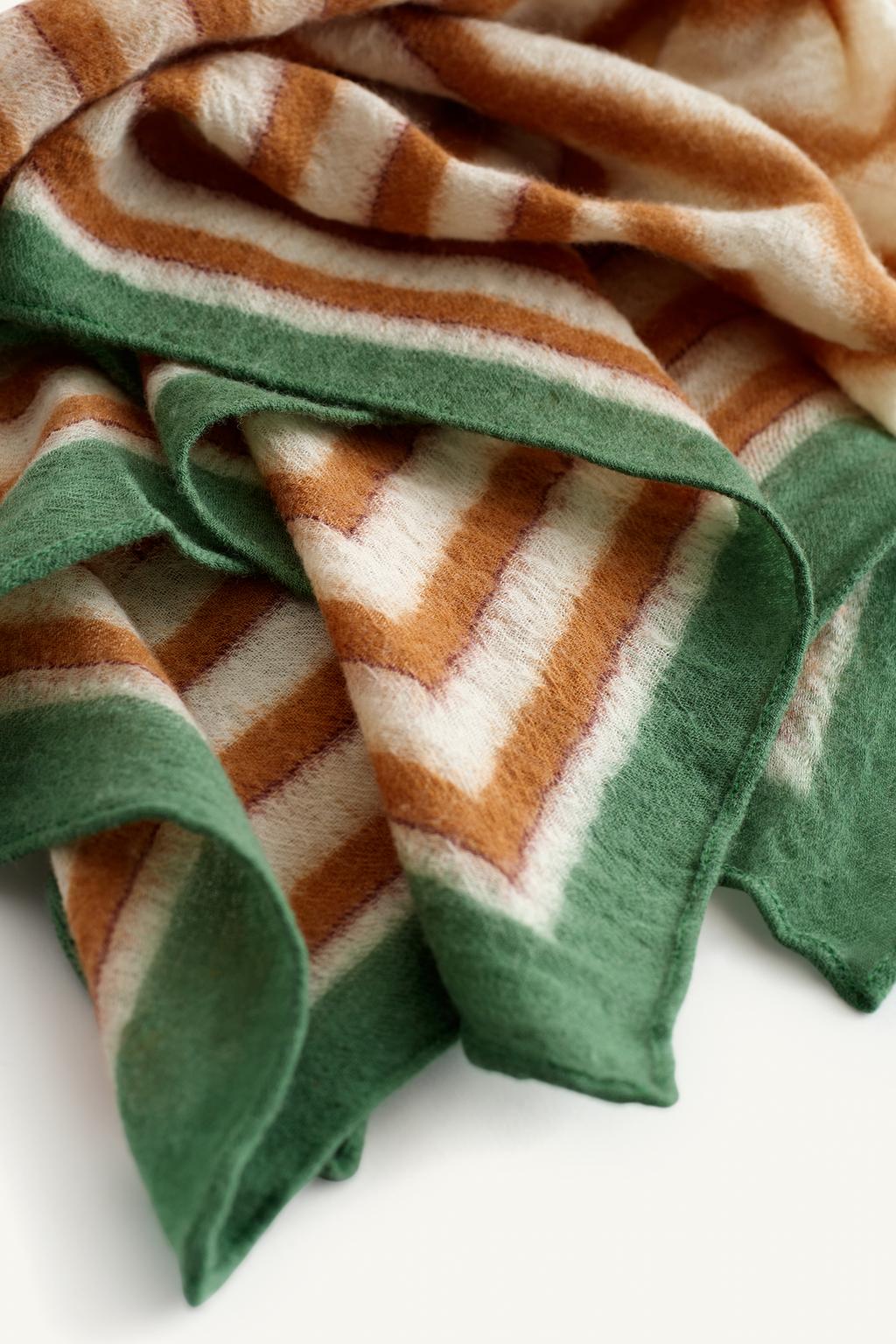 Шерстяной полосатый шарф