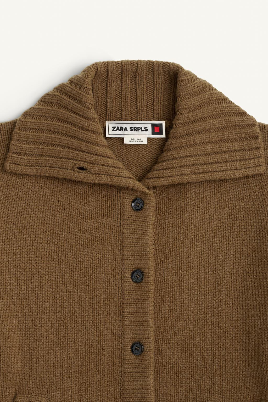 Жилет из вязаной ткани с лацканами