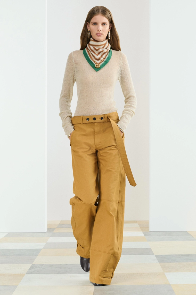 Свитер с высоким воротником