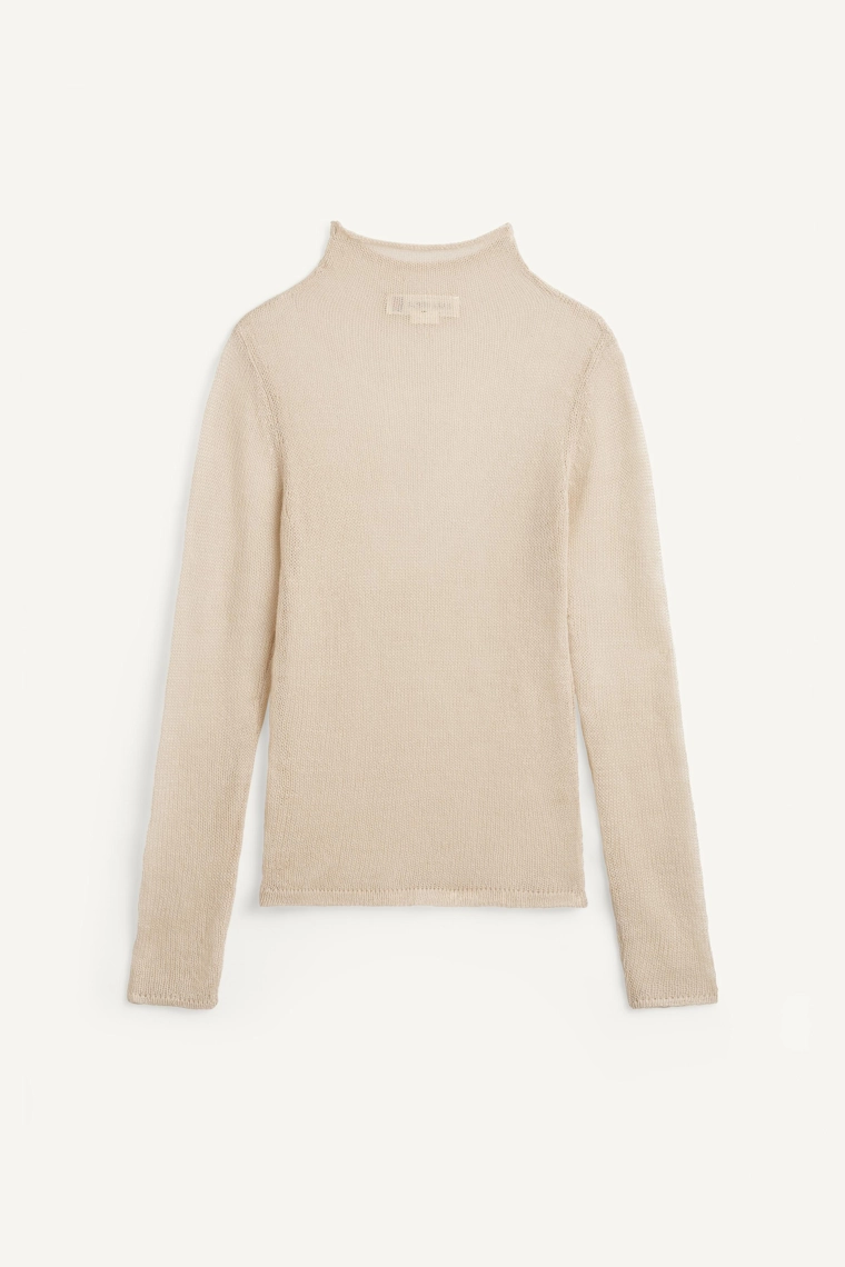 Свитер с высоким воротником