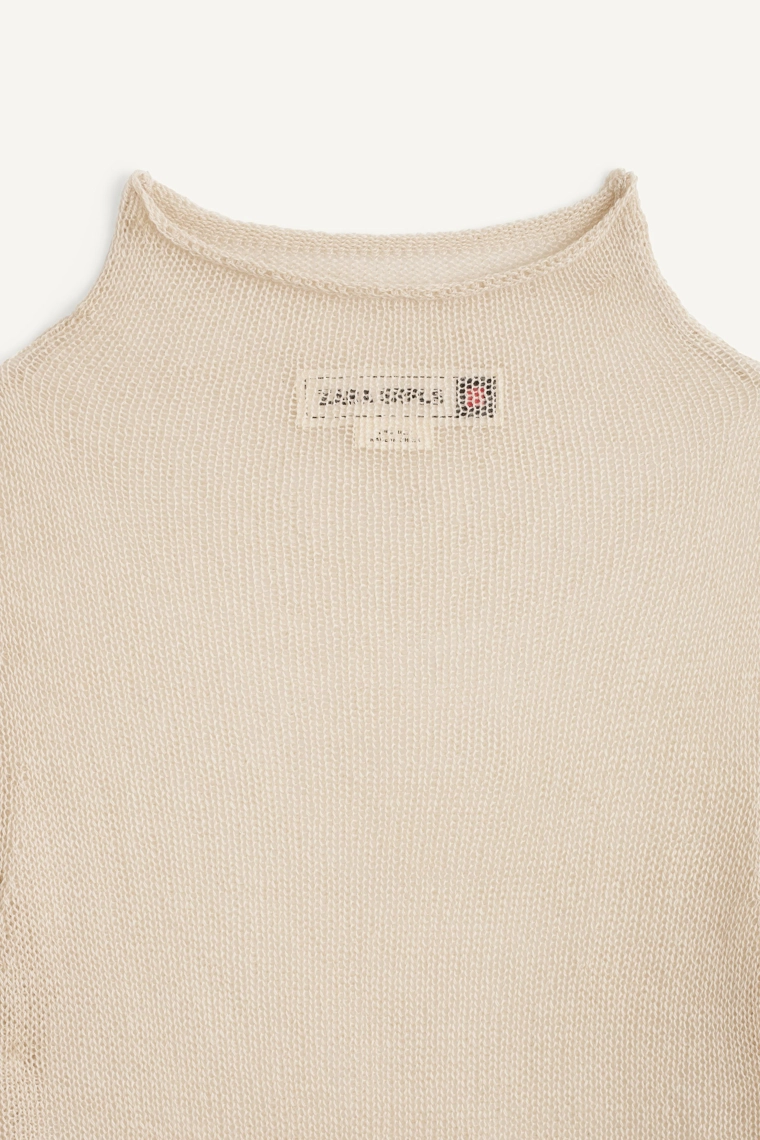 Свитер с высоким воротником