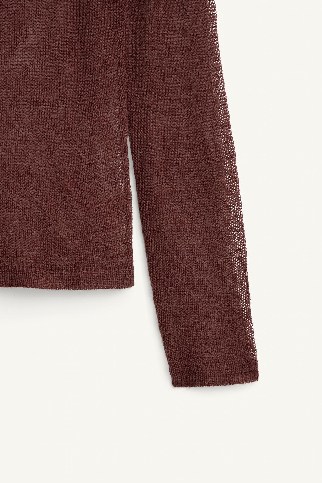 Свитер с высоким воротником