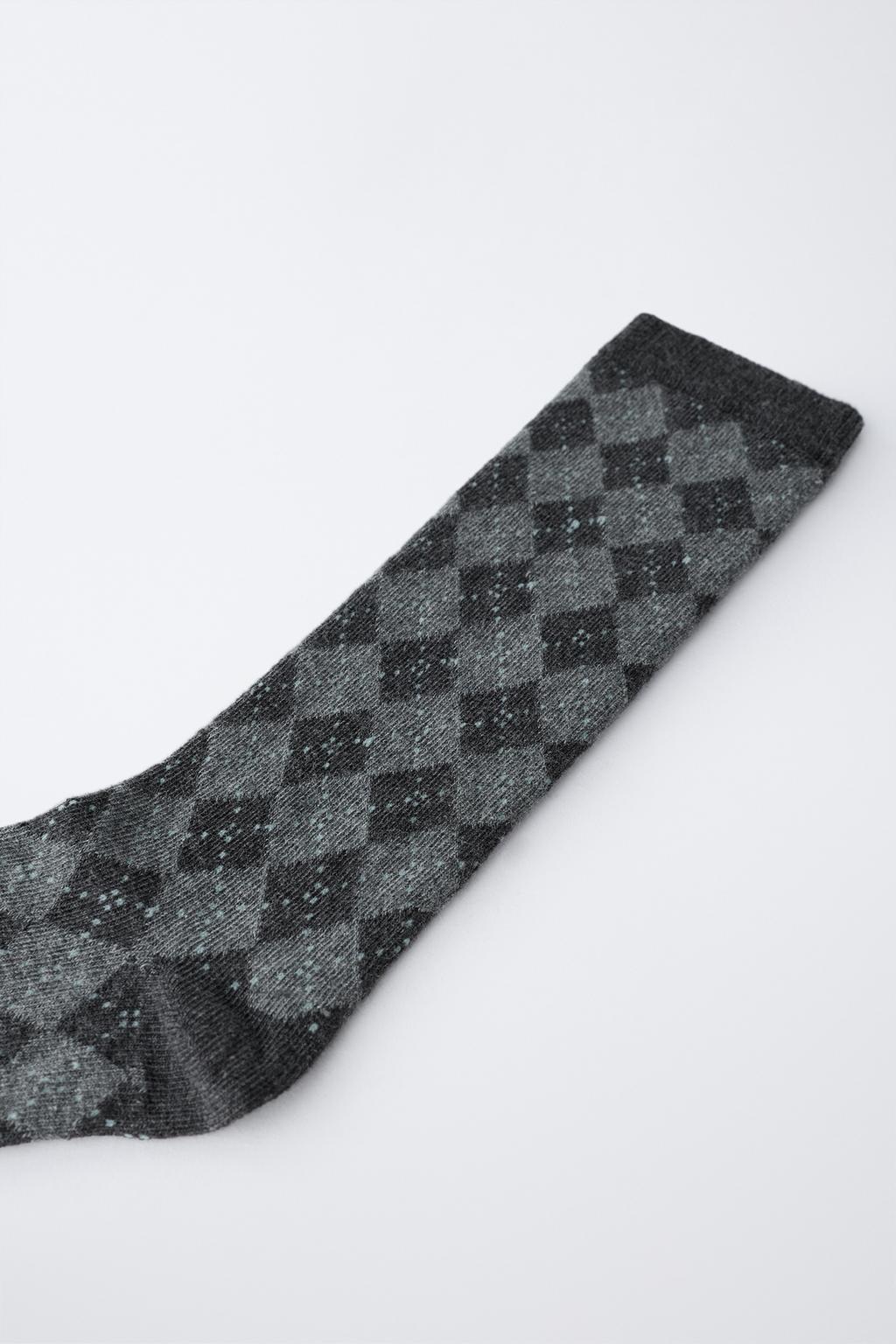 ВЫСОКИЕ НОСКИ С ПРИНТОМ «РОМБЫ»