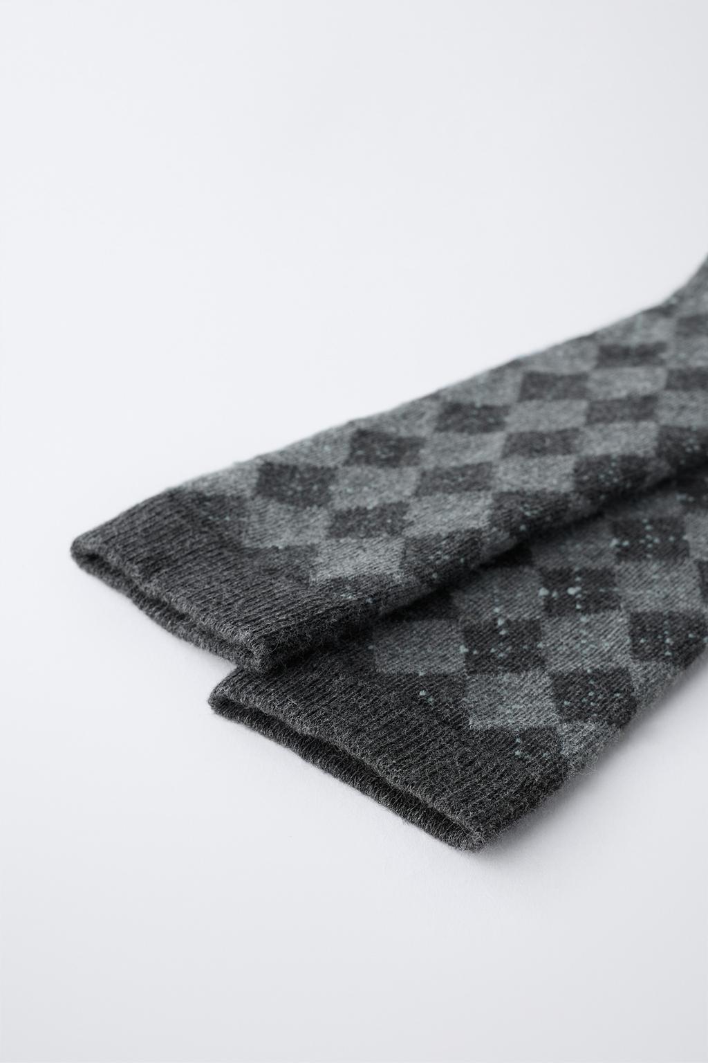 ВЫСОКИЕ НОСКИ С ПРИНТОМ «РОМБЫ»