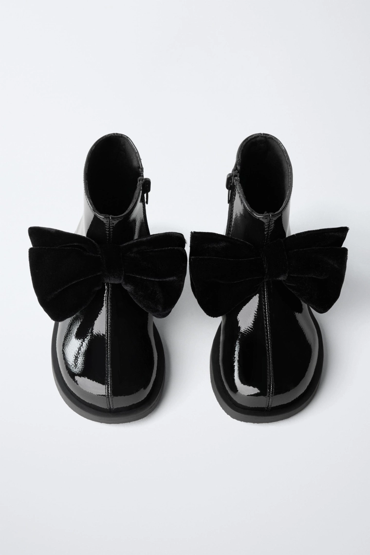 Ботильоны из лакированной кожи с бантом