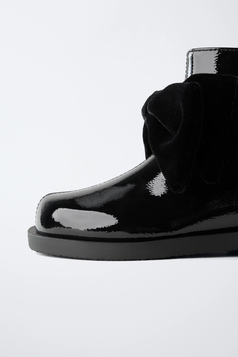 Ботильоны из лакированной кожи с бантом