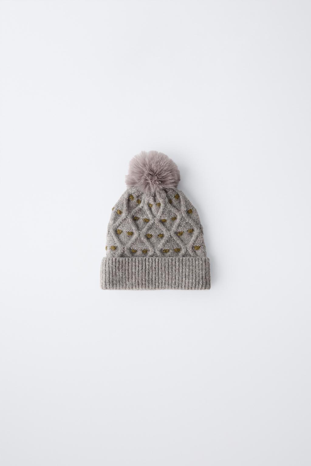 ТРИКОТАЖНАЯ ШАПКА В ГОРОШЕК С ПОМПОНОМ