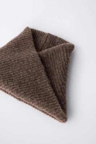 Трикотажный шарф-снуд с перекрестным узором- Заказать в России