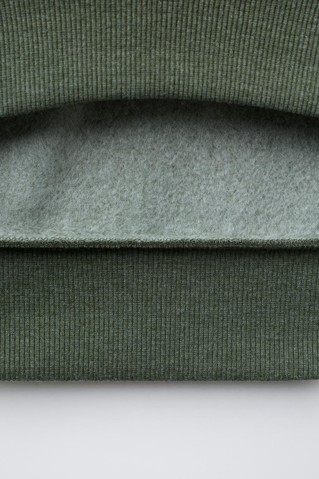 КОМПЛЕКТ ИЗ ТОЛСТОВКИ И БРЮК С НАДПИСЬЮ ИЗ ФУТЕРА