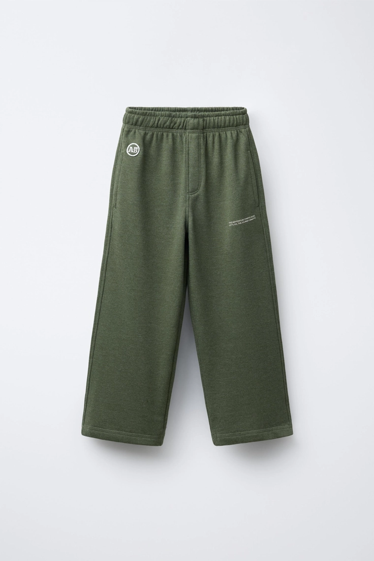 Костюм с кофтой из флиса и брюками с лозунгом