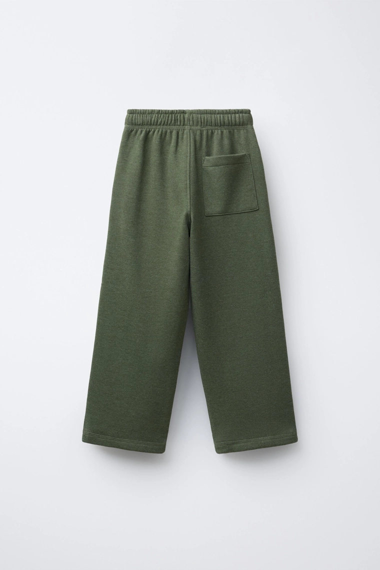 Костюм с кофтой из флиса и брюками с лозунгом